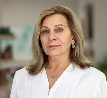 Neli – European Trained Esthetician